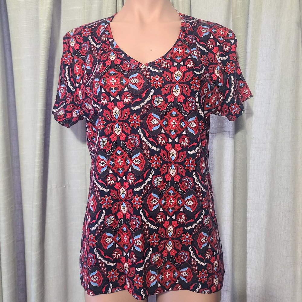 NWOT Croft & Barrow Red & Black Paisley Short Sleeve V-neck Tee, Size Large